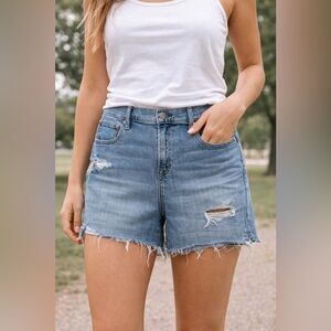 Gap 5in Girlfriend Short Mid-Rise Raw Hem Denim Women’s 31 Blue